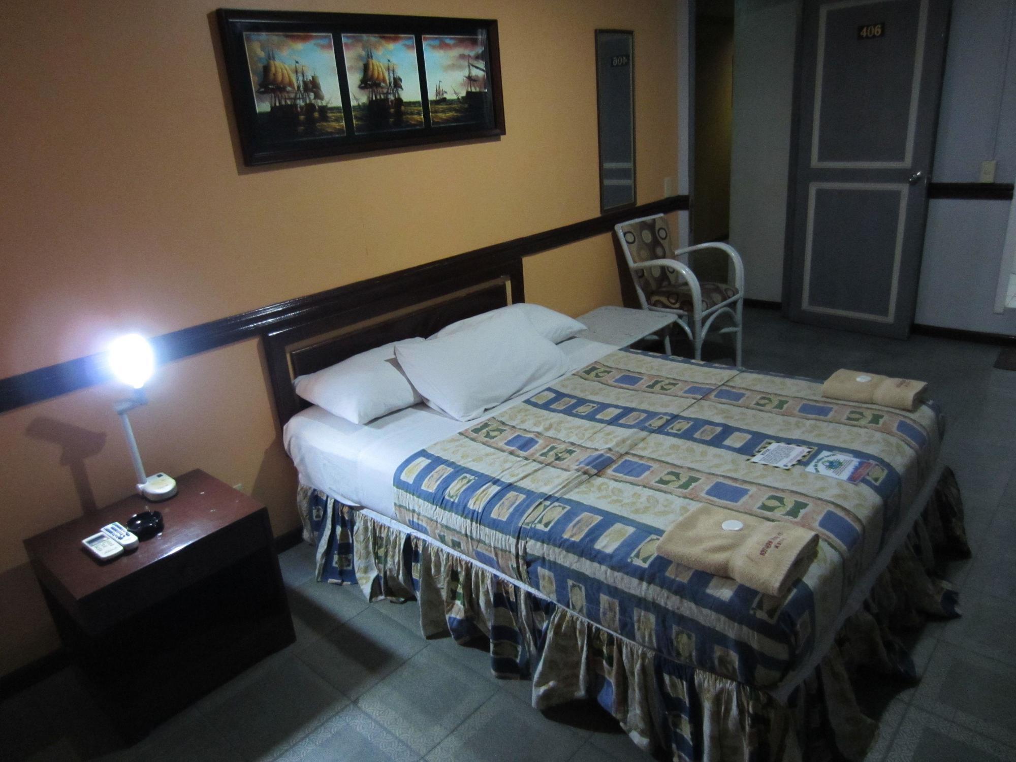 The Southern Cross Hotel Манила Екстериор снимка