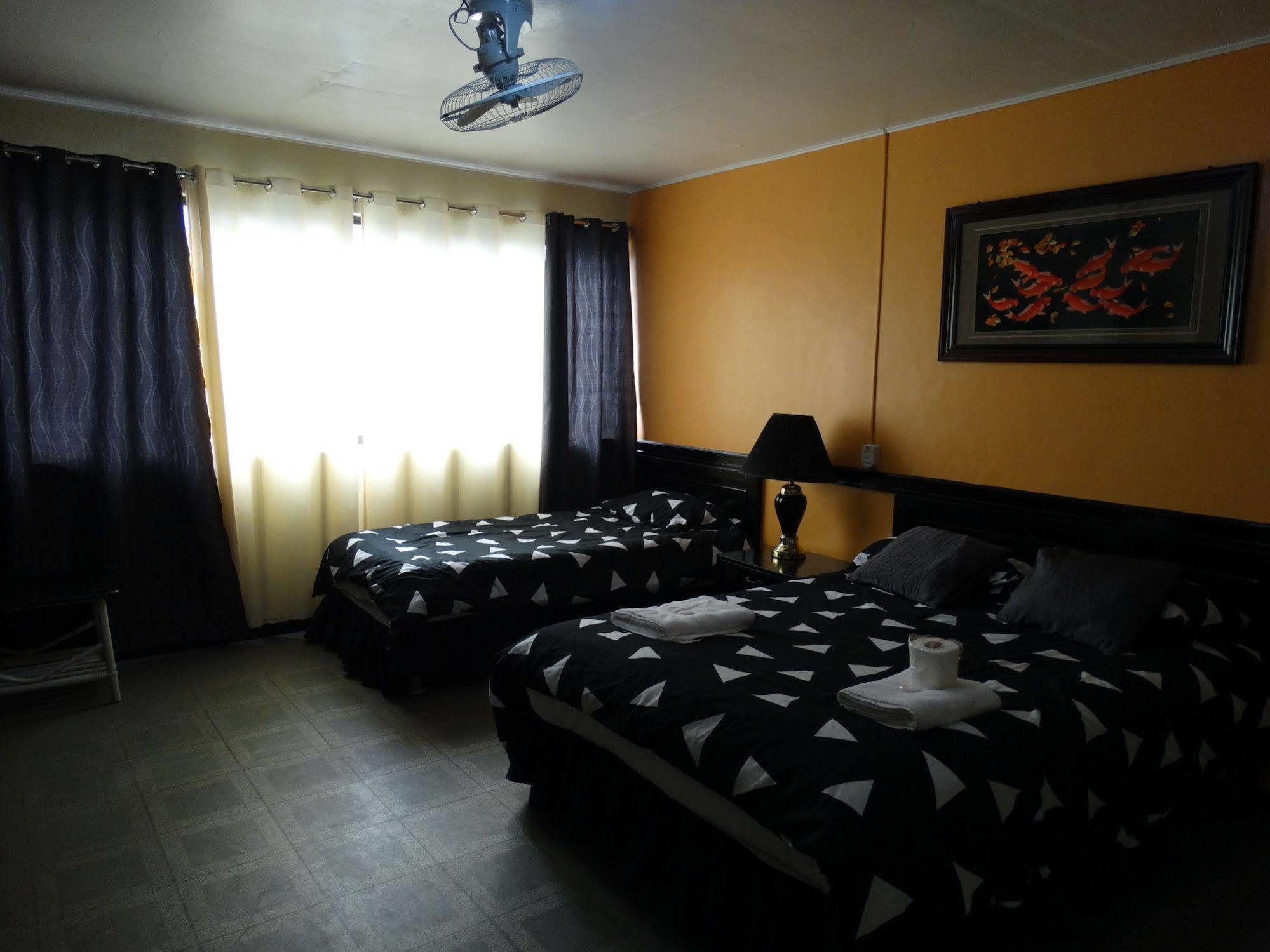 The Southern Cross Hotel Манила Екстериор снимка